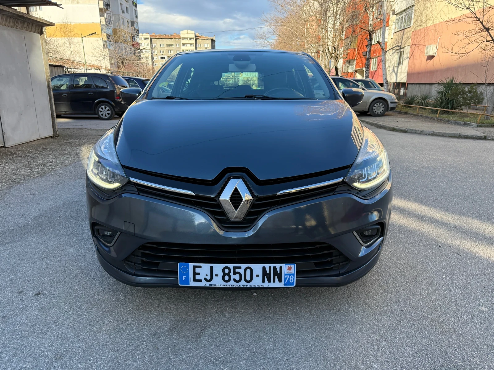 Renault Clio, снимка 3 - Автомобили и джипове - 56316614