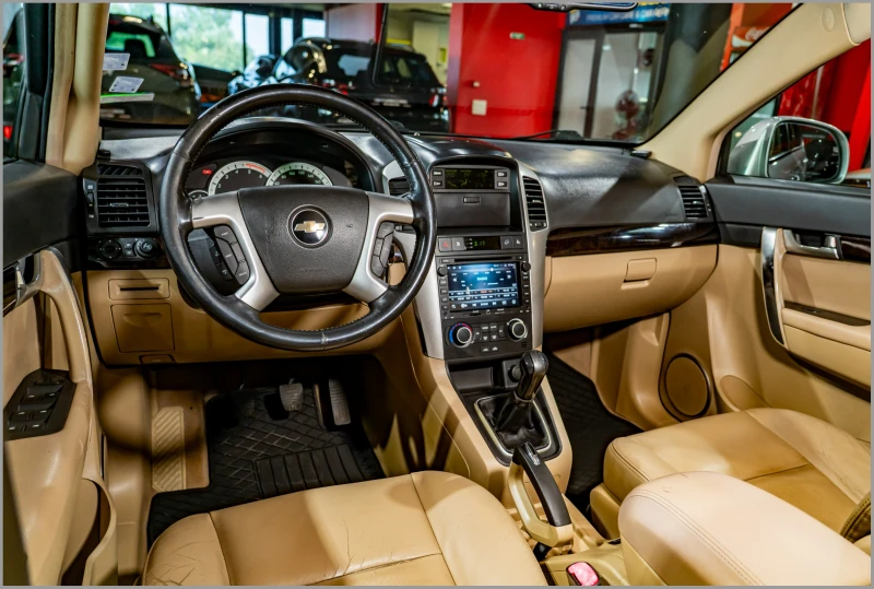 Chevrolet Captiva, снимка 9 - Автомобили и джипове - 51438835