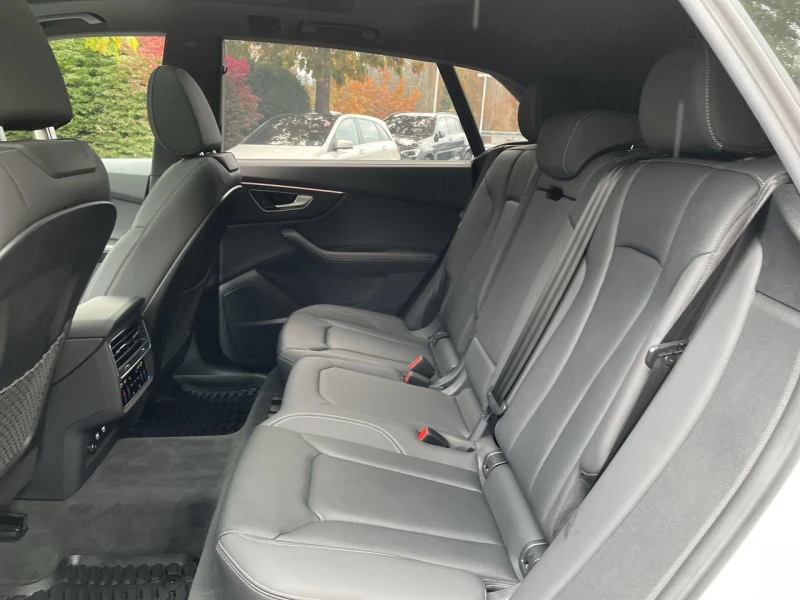 Audi Q8 TECHNIK* MATRIX* DISTRONIK* HEAD-UP* PANO* B&O* KE, снимка 16 - Автомобили и джипове - 52613917