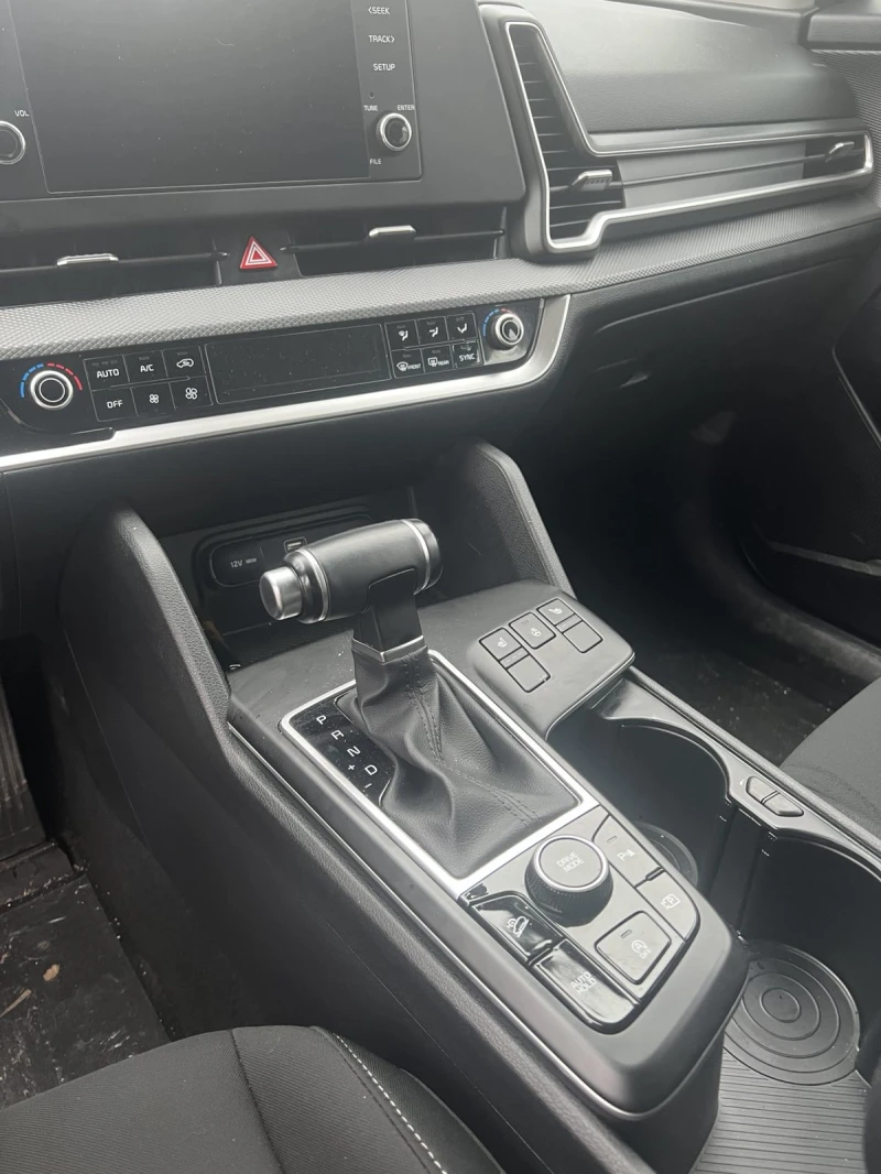 Kia Sportage, снимка 8 - Автомобили и джипове - 53501668