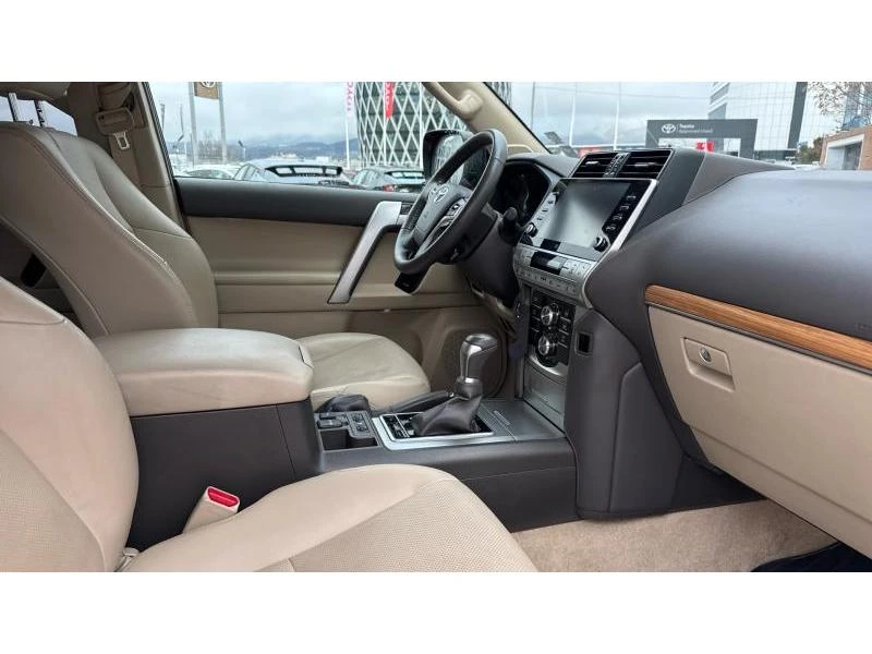 Toyota Land cruiser 2.8D 6AT Luxury, снимка 6 - Автомобили и джипове - 49437956