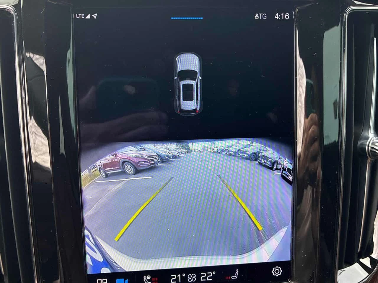 Volvo XC60 Plus Dark Theme  CARFAX, снимка 8 - Автомобили и джипове - 54227140