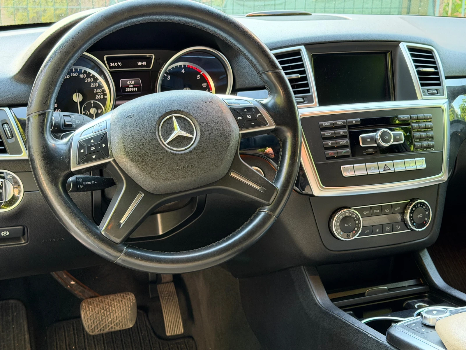 Mercedes-Benz ML 350 AMG LINE= KEYLESS GO= PANORAMA= KAMERA= PODGREV= E, снимка 8 - Автомобили и джипове - 54661891