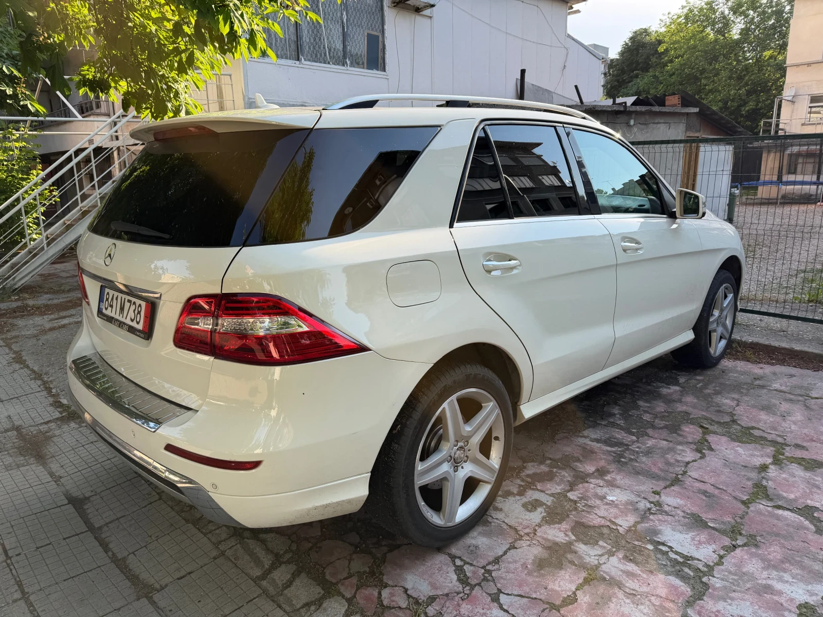 Mercedes-Benz ML 350 AMG LINE= KEYLESS GO= PANORAMA= KAMERA= PODGREV= E, снимка 4 - Автомобили и джипове - 54661891