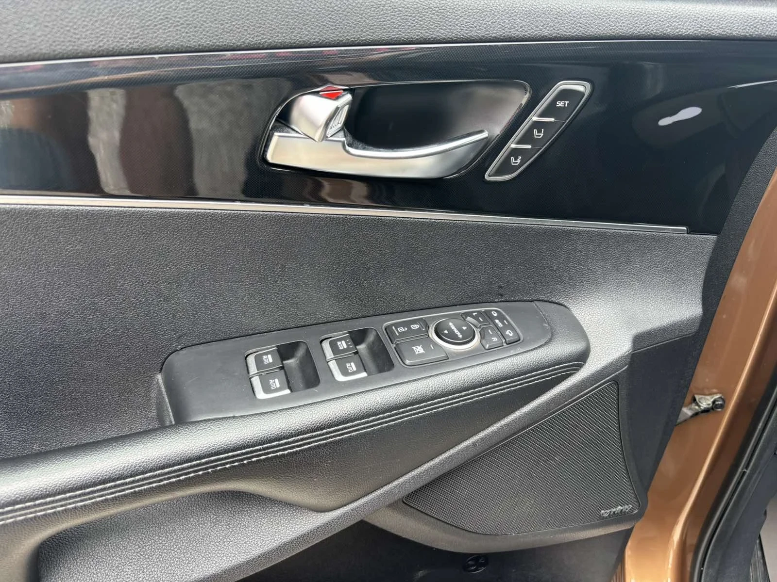 Kia Sorento 2.2D AUT-4x4-FULL-FULL-TOP, снимка 13 - Автомобили и джипове - 55318418