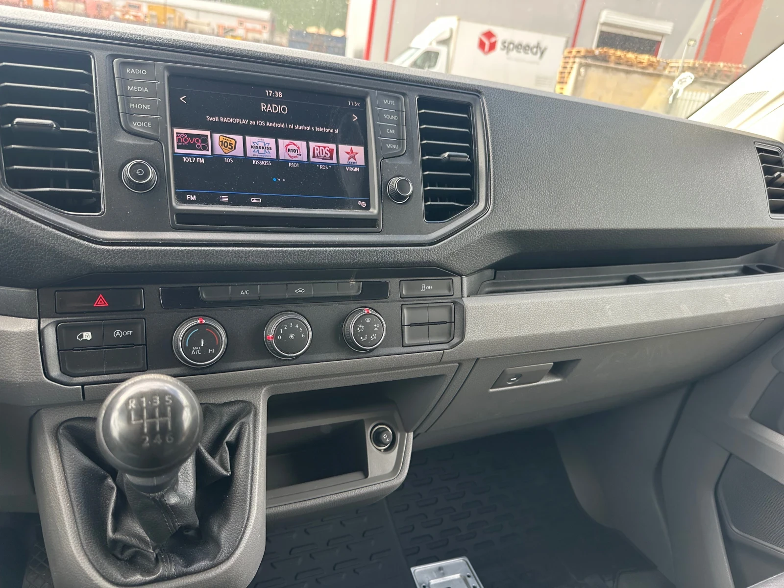 VW Crafter 2.0, снимка 9 - Бусове и автобуси - 54149860