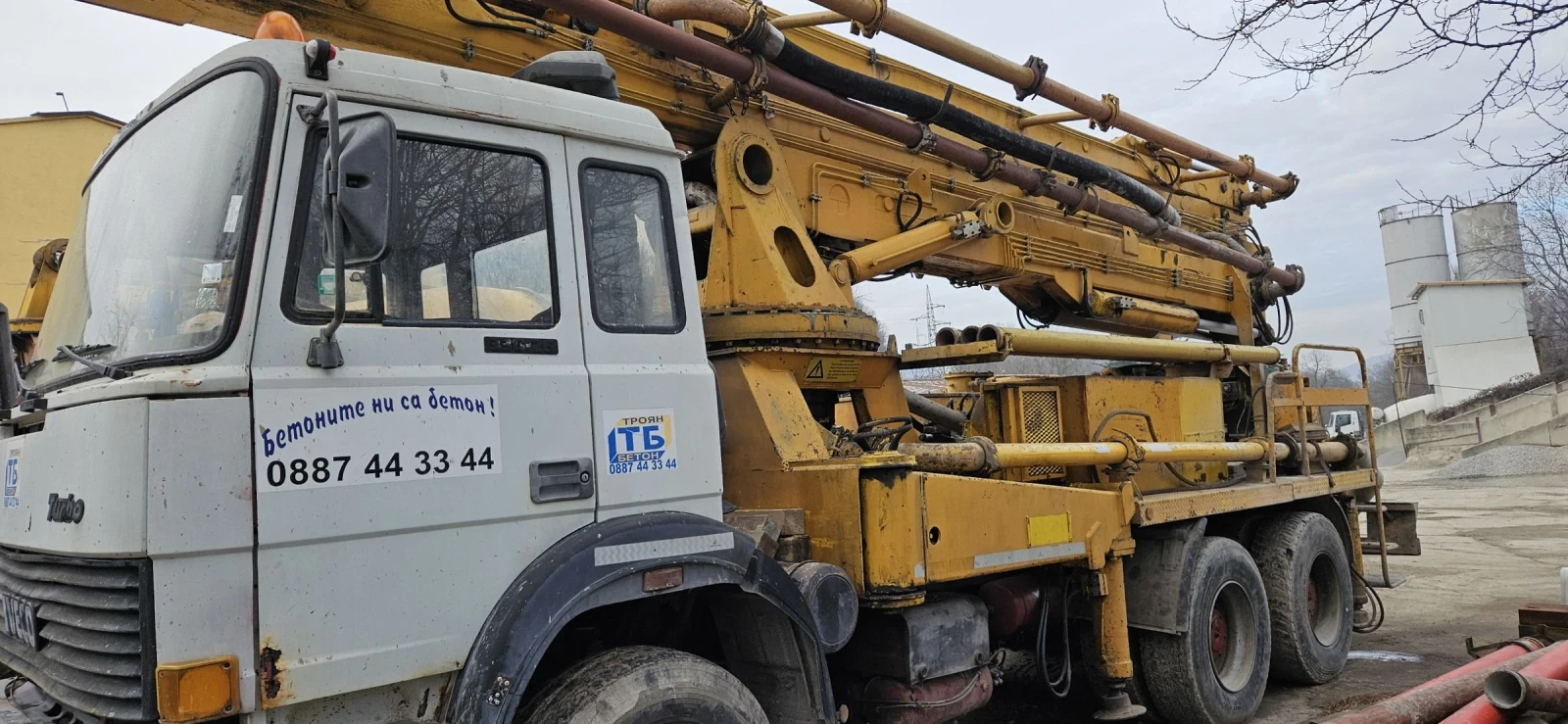 Бетон помпа Iveco Cifa K2, четири стрели - 33 м., снимка 1