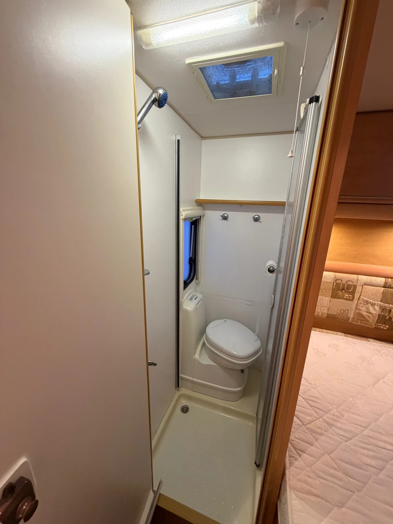 Каравана Bailey PAGEANT S6-ФРЕНСКА СПАЛНЯ/MOVER/ФОРСЕЛТ/КАТО НОВА/, снимка 12 - Каравани и кемпери - 54805472