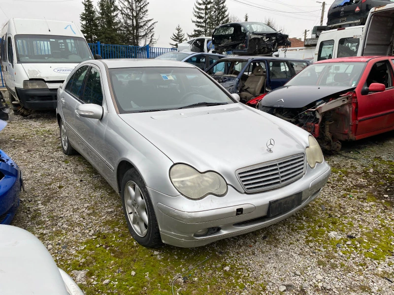 Mercedes-Benz C 200, снимка 3 - Автомобили и джипове - 39863861