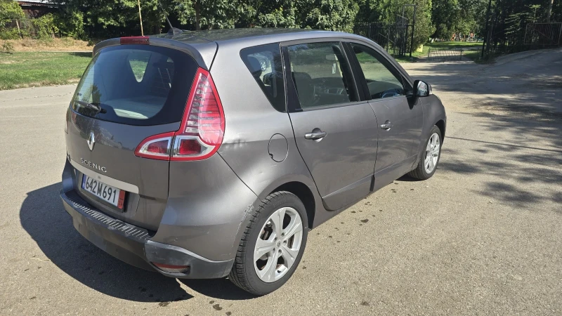 Renault Scenic 1.6i, снимка 4 - Автомобили и джипове - 48318974