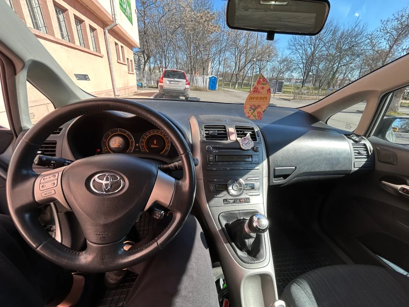 Toyota Auris, снимка 8 - Автомобили и джипове - 49380409