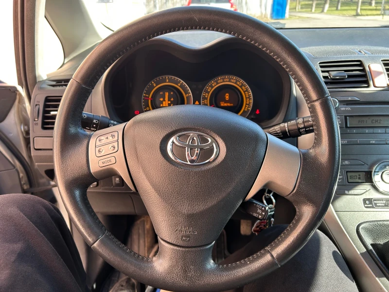 Toyota Auris, снимка 9 - Автомобили и джипове - 49380409