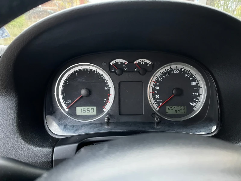 VW Bora, снимка 7 - Автомобили и джипове - 52369580