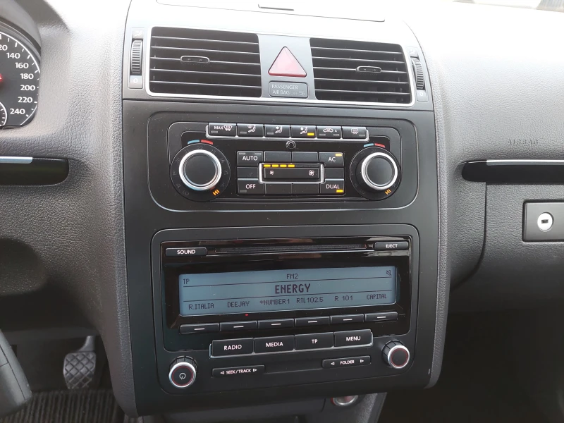 VW Touran 1, 4i 140ps 6ск 7места, снимка 12 - Автомобили и джипове - 52374596