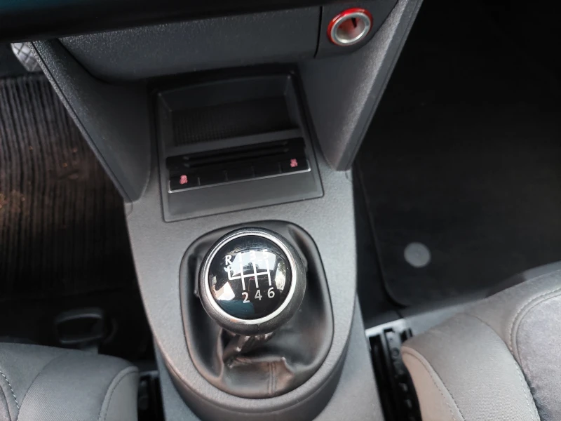 VW Touran 1, 4i 140ps 6ск 7места, снимка 13 - Автомобили и джипове - 52374596