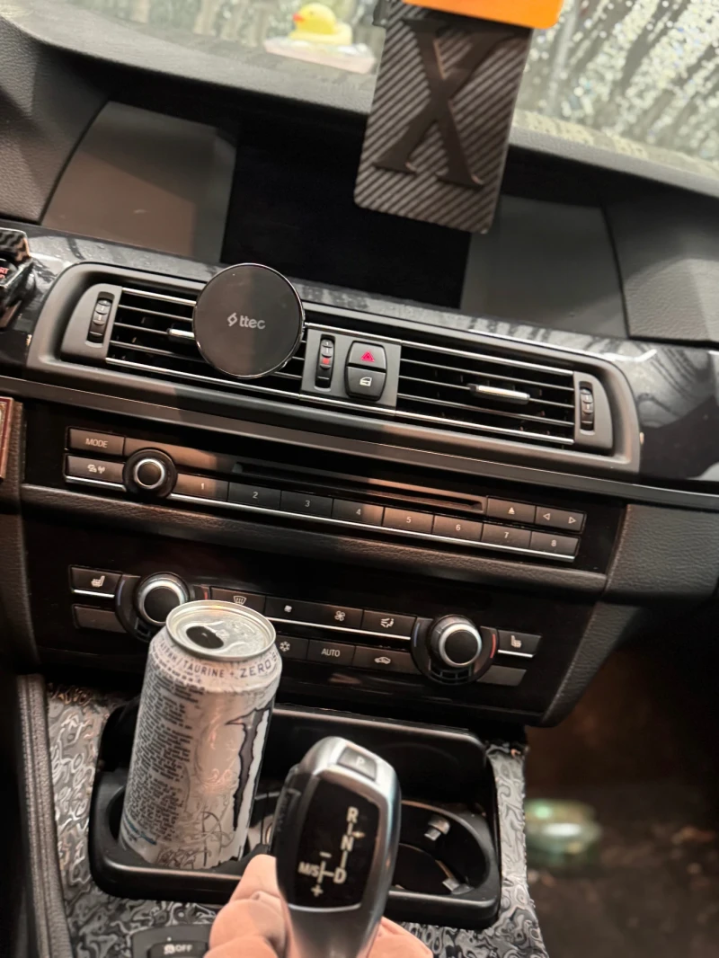 BMW 520 Подгрев, Парктроник, малката навигация, кожен сало, снимка 10 - Автомобили и джипове - 53328358