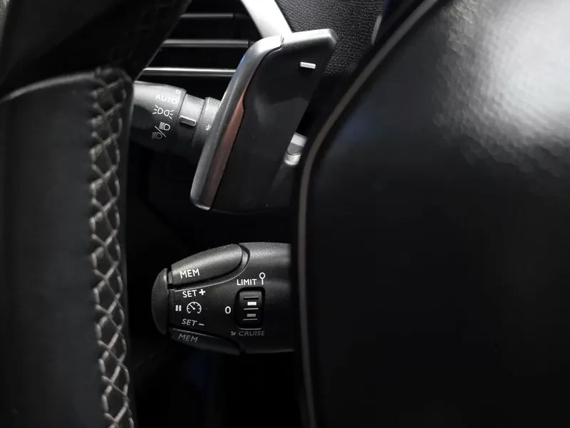 Peugeot 3008 1.6 BlueHDI, снимка 16 - Автомобили и джипове - 54298786