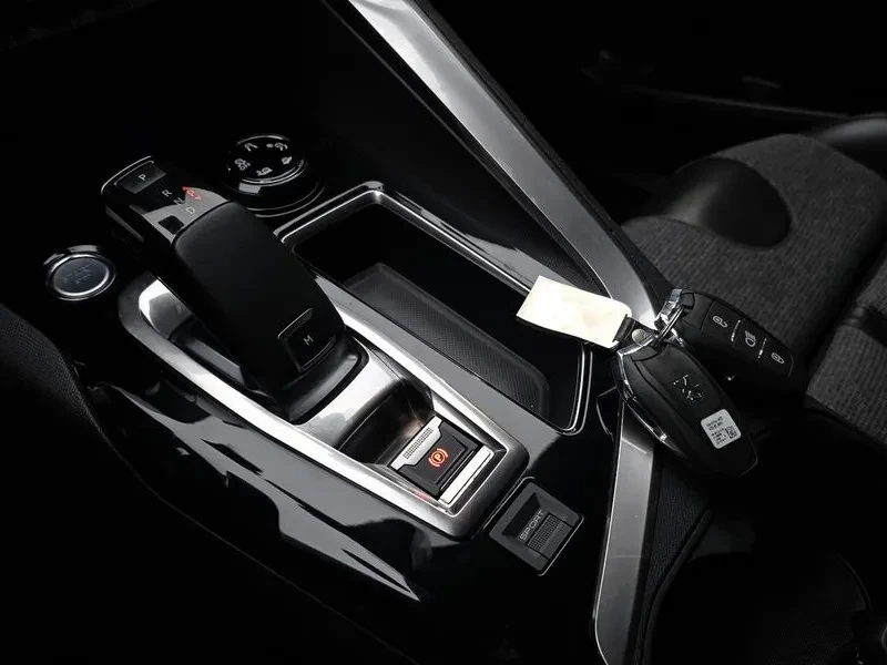 Peugeot 3008 1.6 BlueHDI, снимка 9 - Автомобили и джипове - 54298786