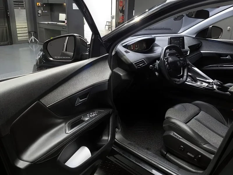 Peugeot 3008 1.6 BlueHDI, снимка 11 - Автомобили и джипове - 54298786