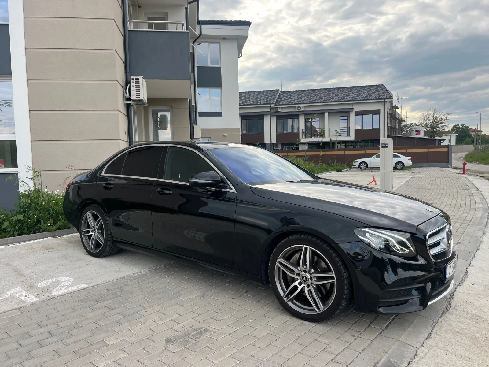 Mercedes-Benz E 220 AMG / Distronic / head up / Burm / Cam - изображение 2