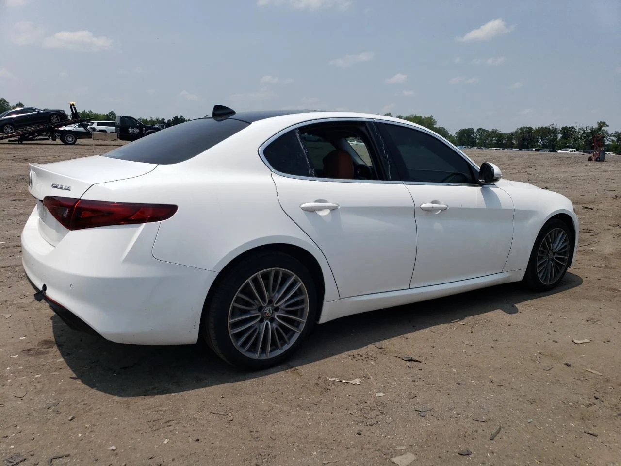 Alfa Romeo Giulia Ti Q4 280кс * Възможност за Лизинг*  - изображение 3