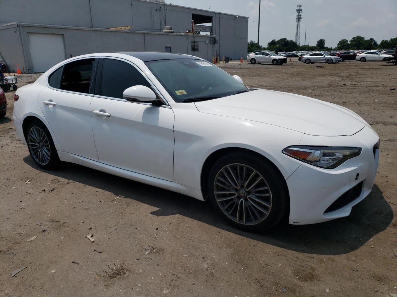 Alfa Romeo Giulia Ti Q4 280кс * Възможност за Лизинг*  - изображение 4