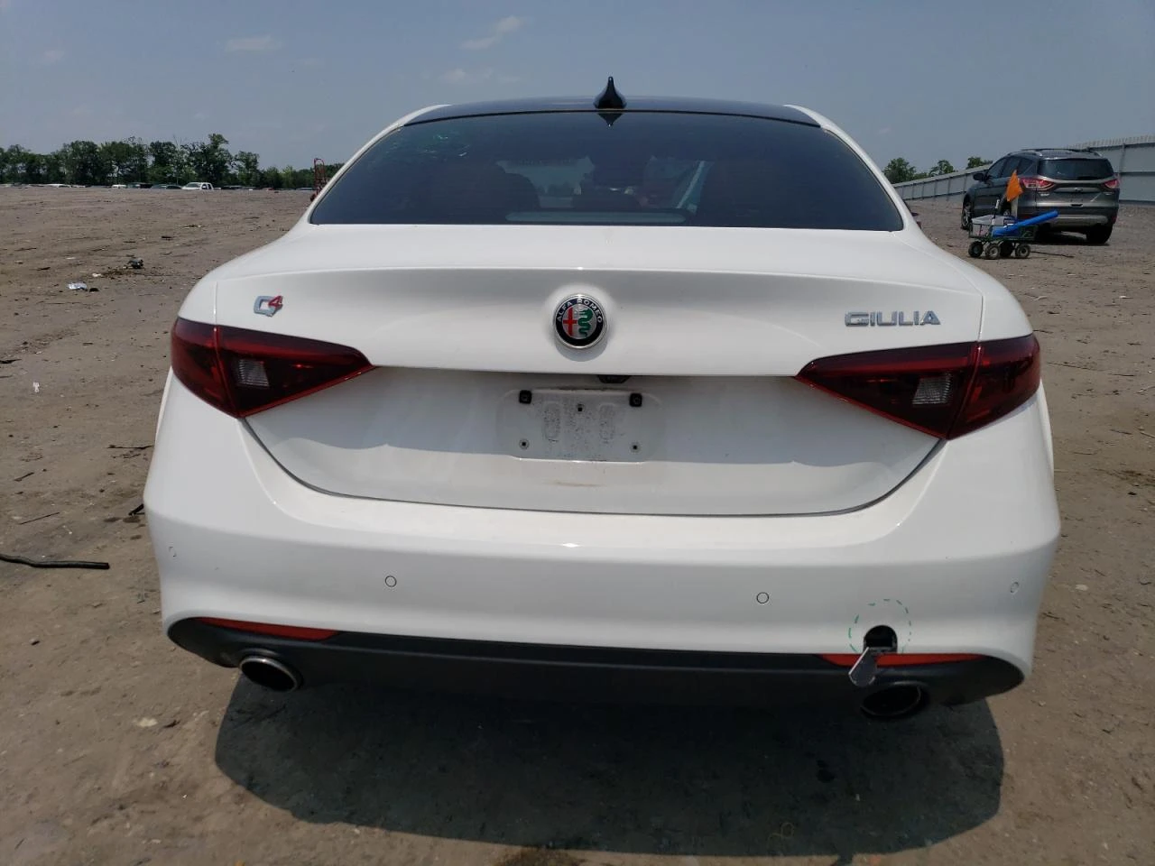Alfa Romeo Giulia Ti Q4 280кс * Възможност за Лизинг*  - изображение 6