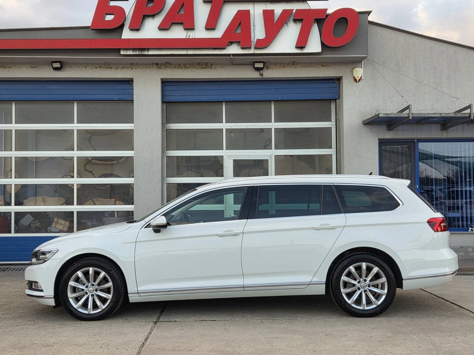 VW Passat 8 КОМБИ 2.0TDI/DIGITAL/HIGH-LINE - изображение 6