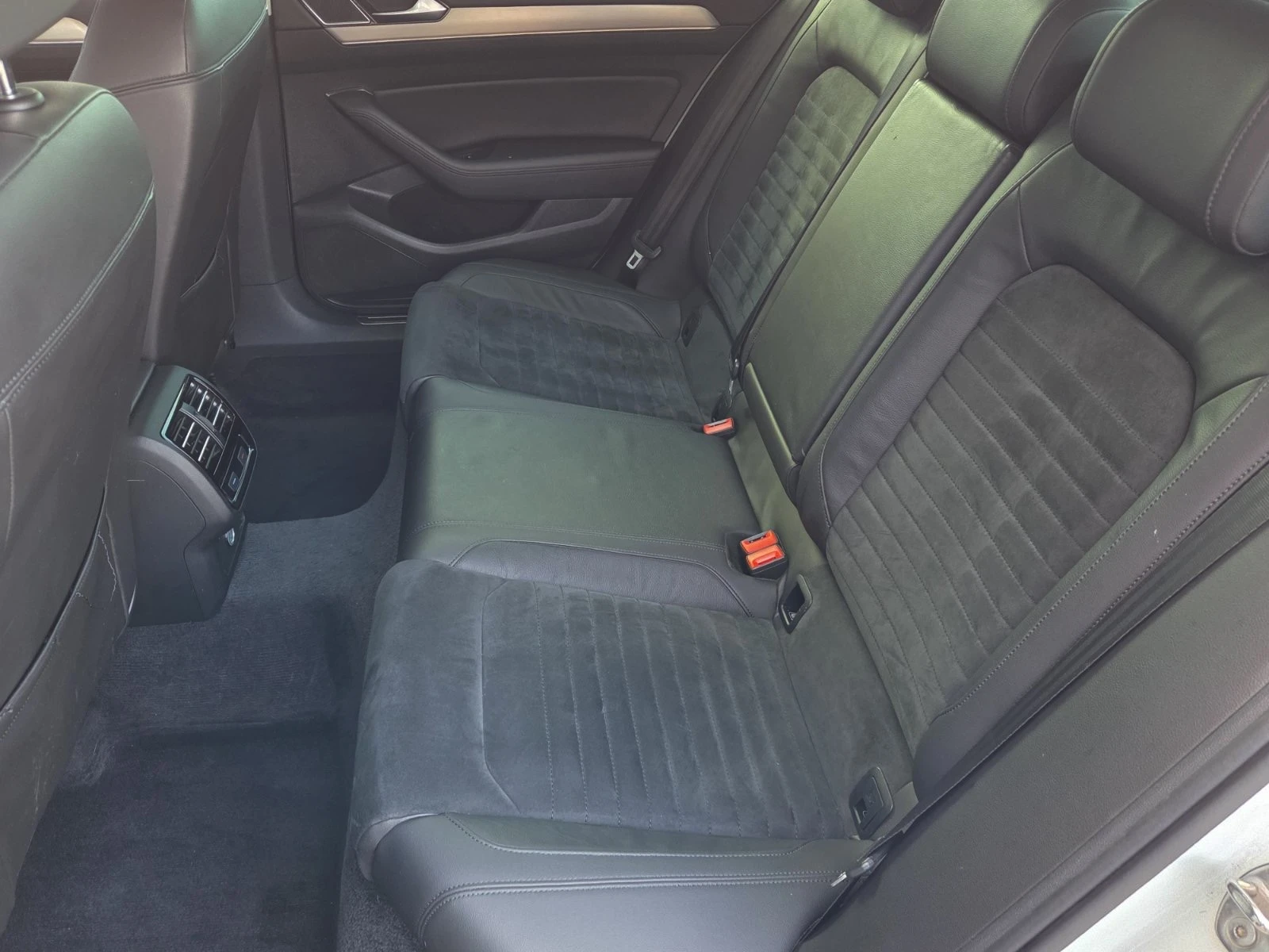 VW Passat 8  2.0TDI/DIGITAL/HIGH-LINE | Mobile.bg   12