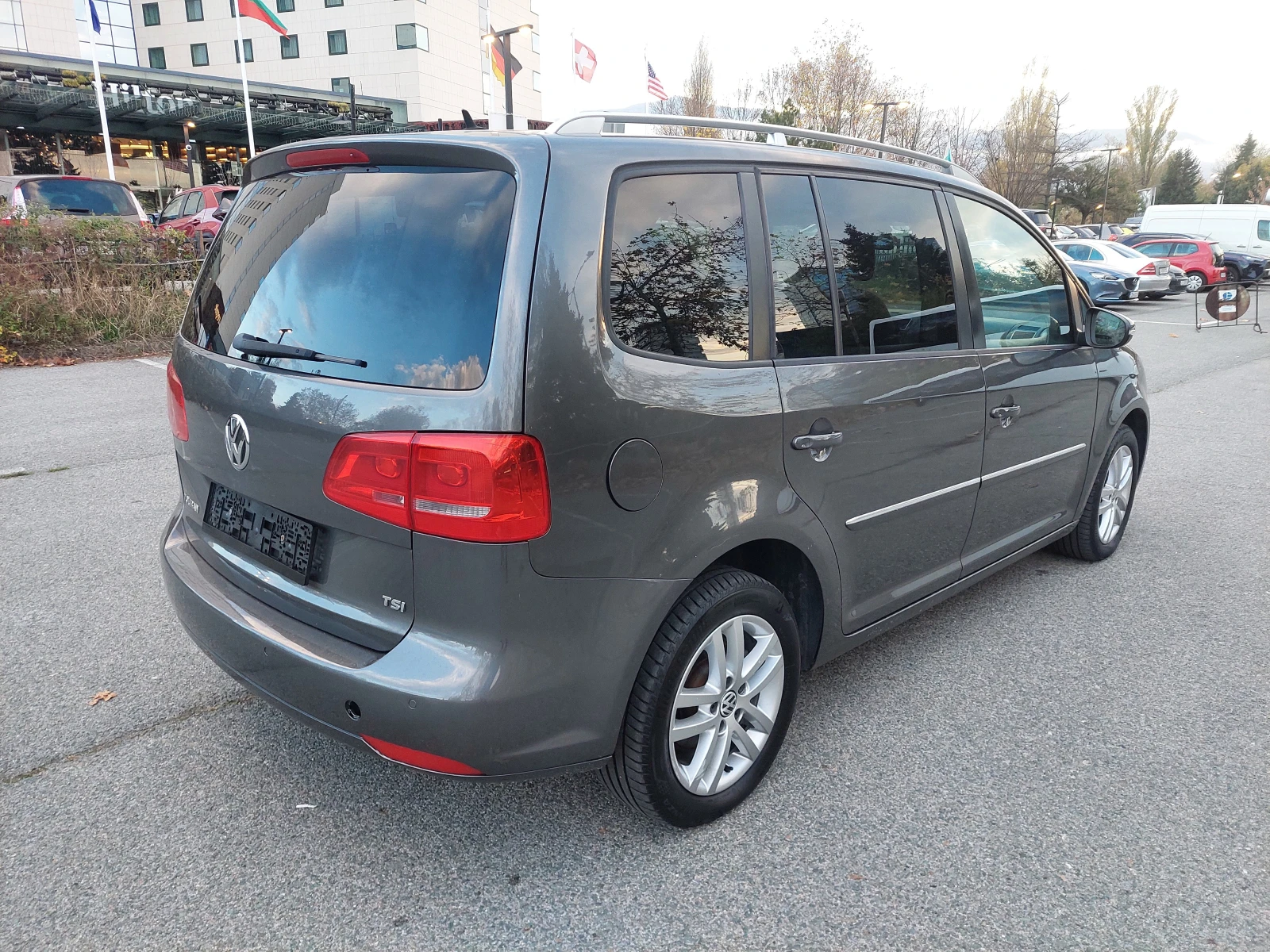 VW Touran 1, 4i 140ps 6ск 7места - изображение 4