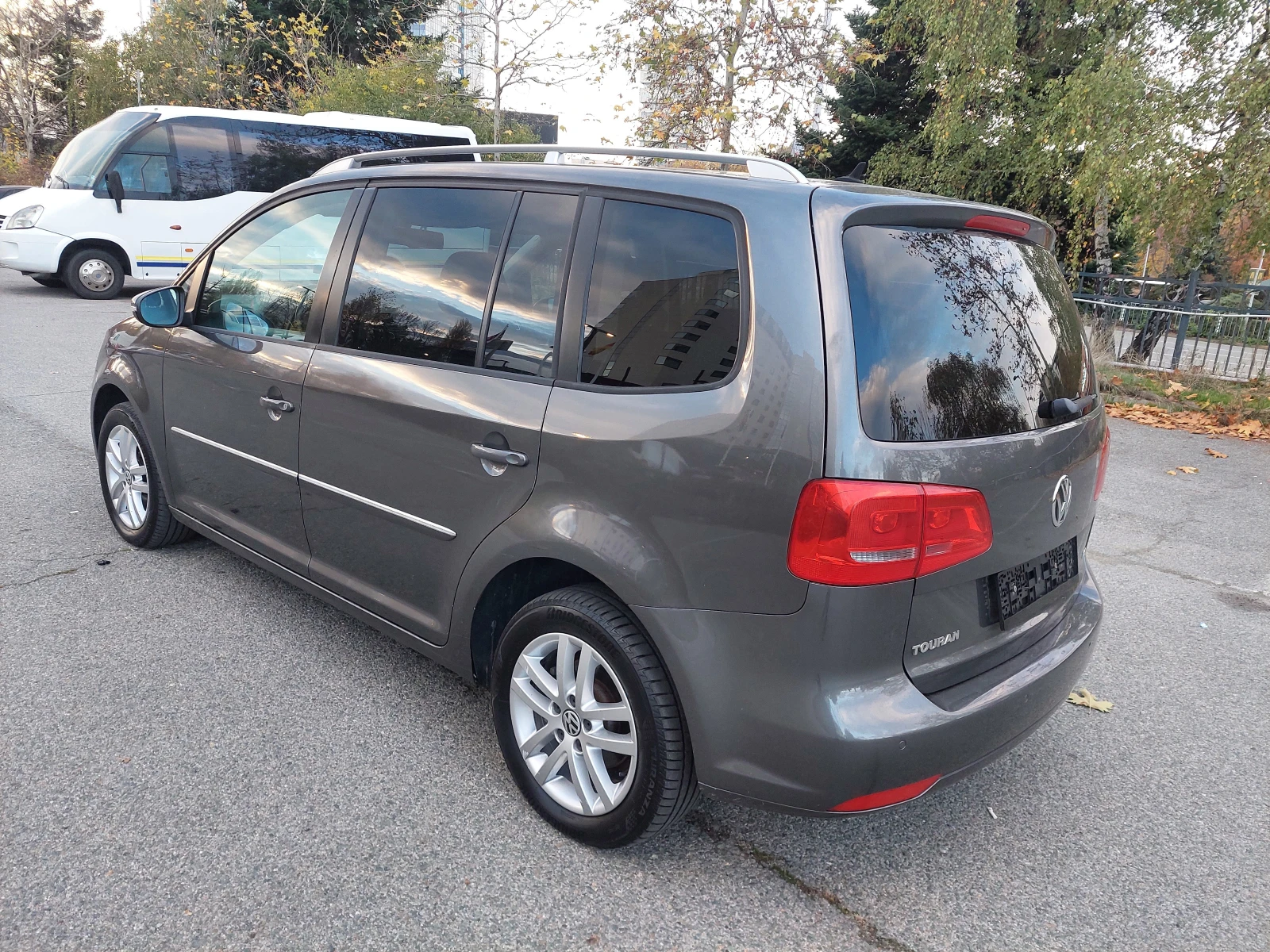 VW Touran 1, 4i 140ps 6ск 7места - изображение 5