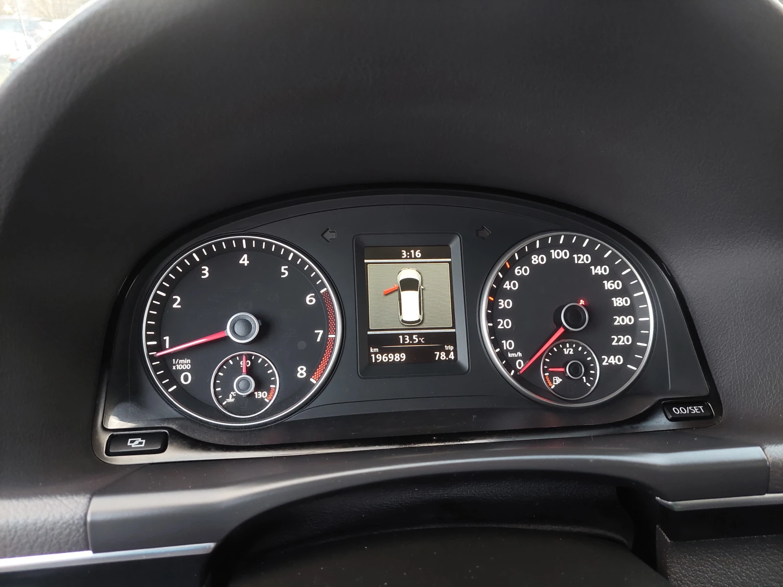 VW Touran 1, 4i 140ps 6ск 7места - изображение 10