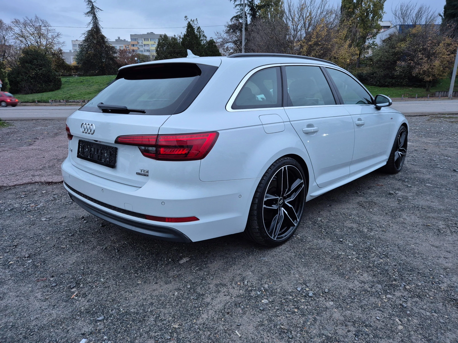 Audi A4 2.0TDI Quattro S-Line - изображение 5