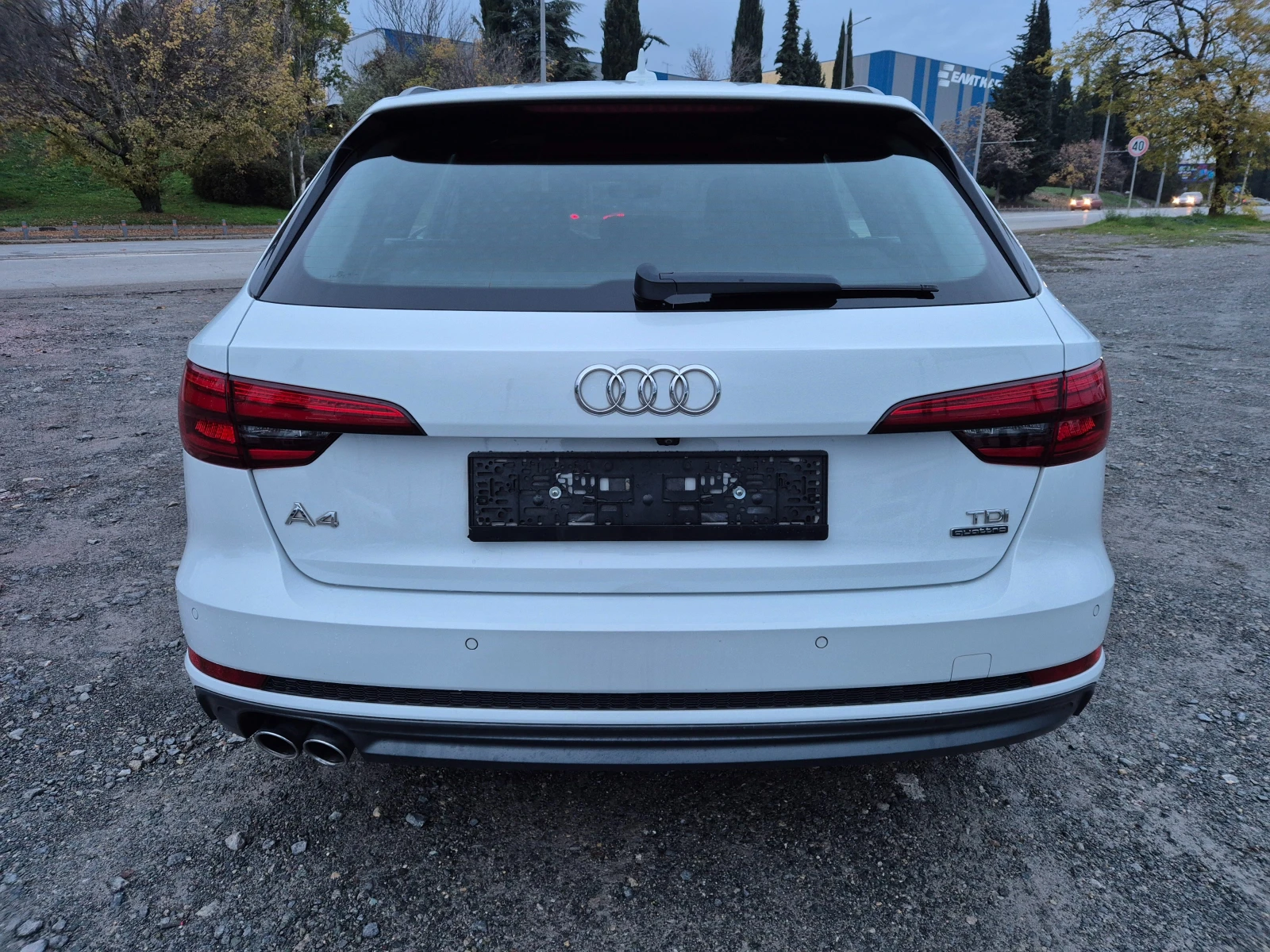 Audi A4 2.0TDI Quattro S-Line - изображение 4