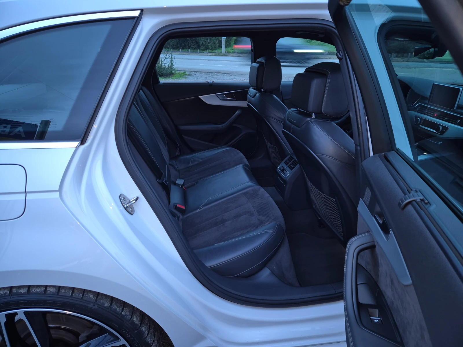 Audi A4 2.0TDI Quattro S-Line - изображение 10