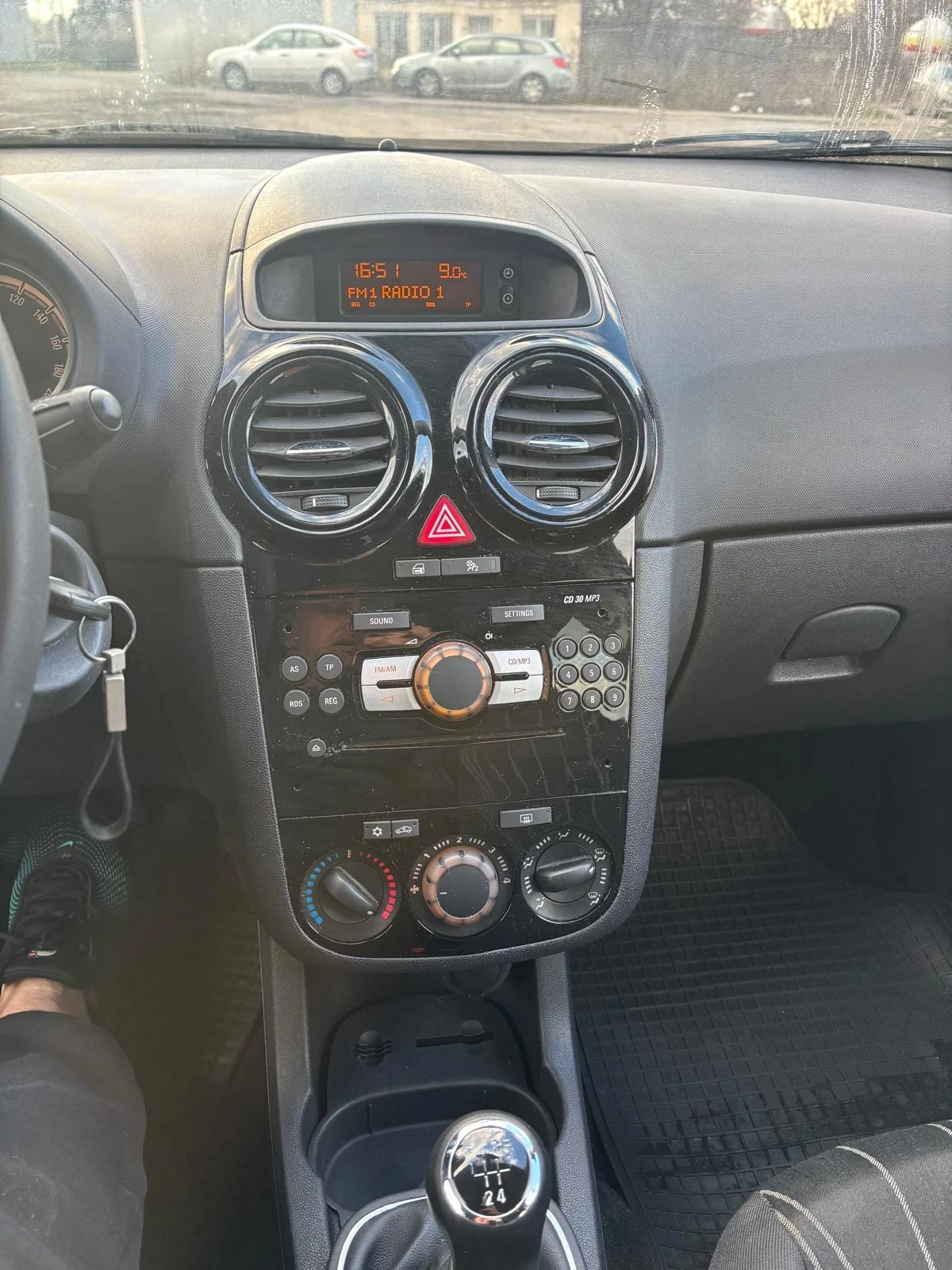 Opel Corsa 1.2 benzin, снимка 12 - Автомобили и джипове - 53805501