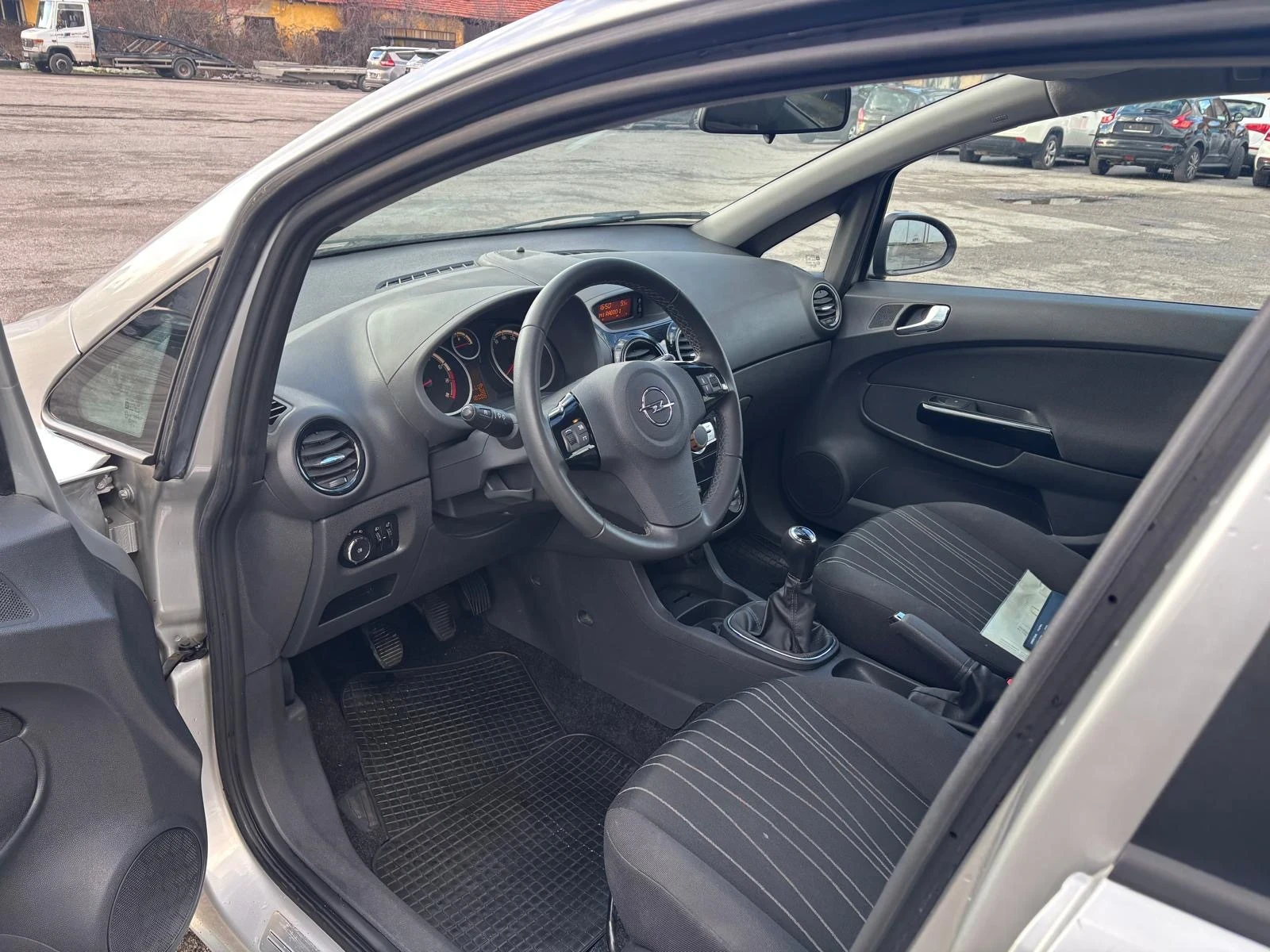 Opel Corsa 1.2 benzin, снимка 9 - Автомобили и джипове - 53805501
