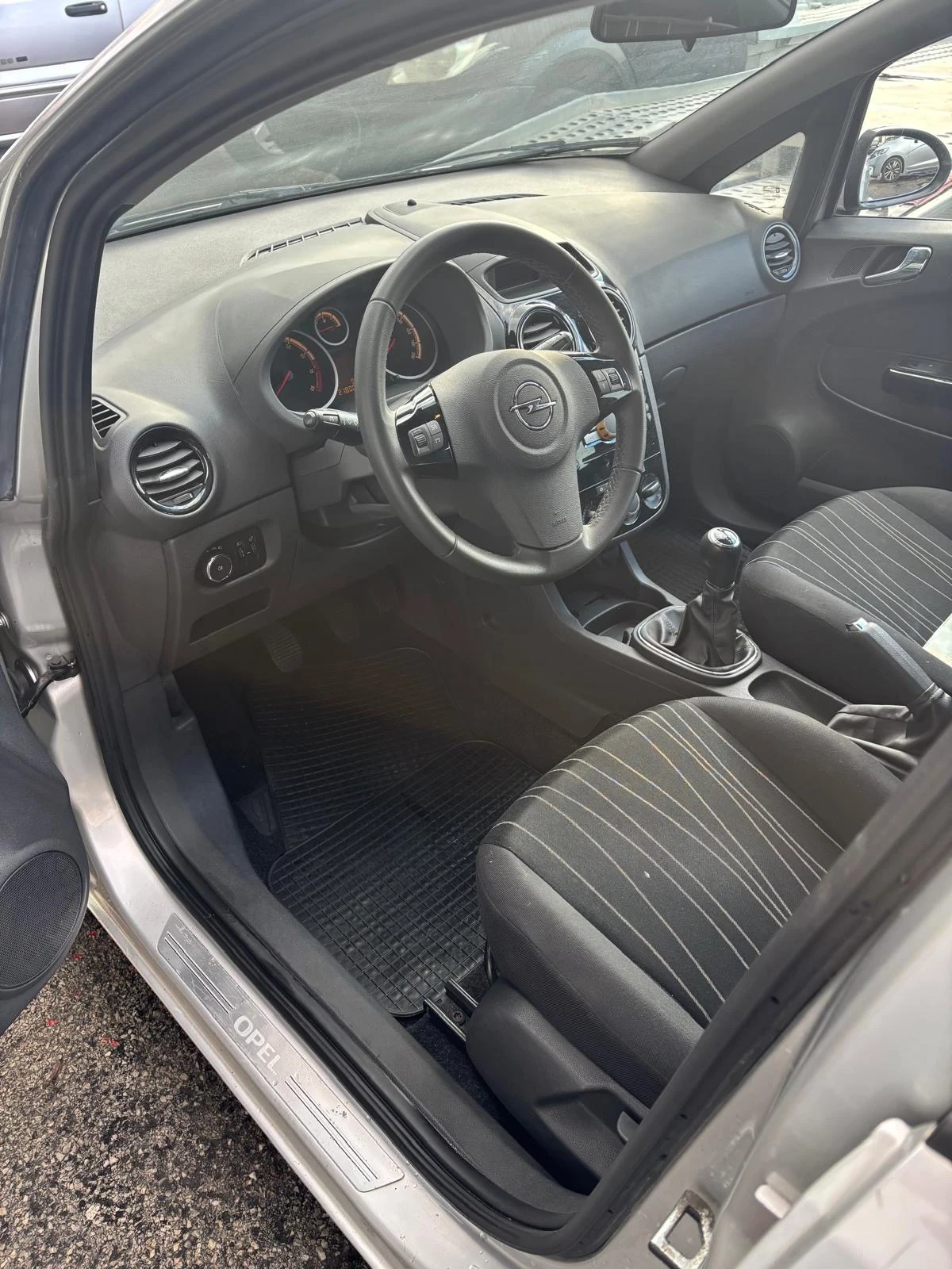Opel Corsa 1.2 benzin, снимка 16 - Автомобили и джипове - 53805501