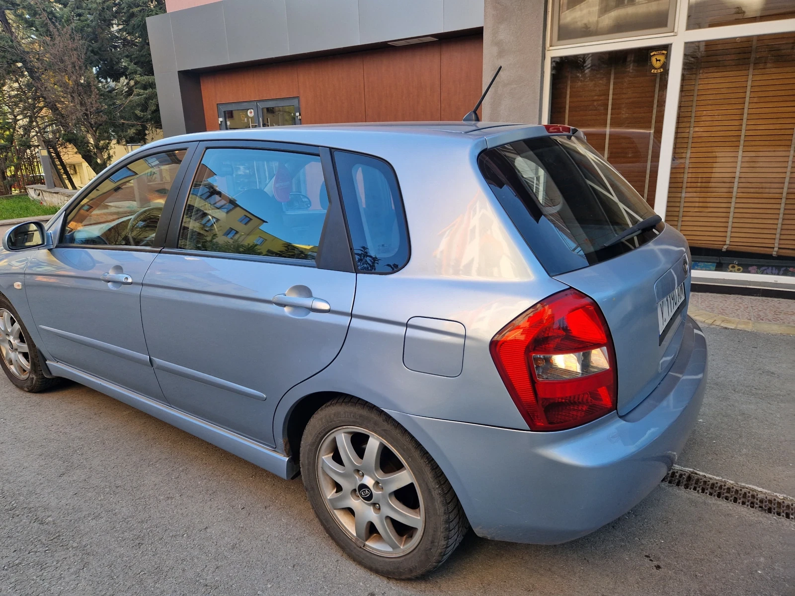 Kia Cerato, снимка 3 - Автомобили и джипове - 54335034