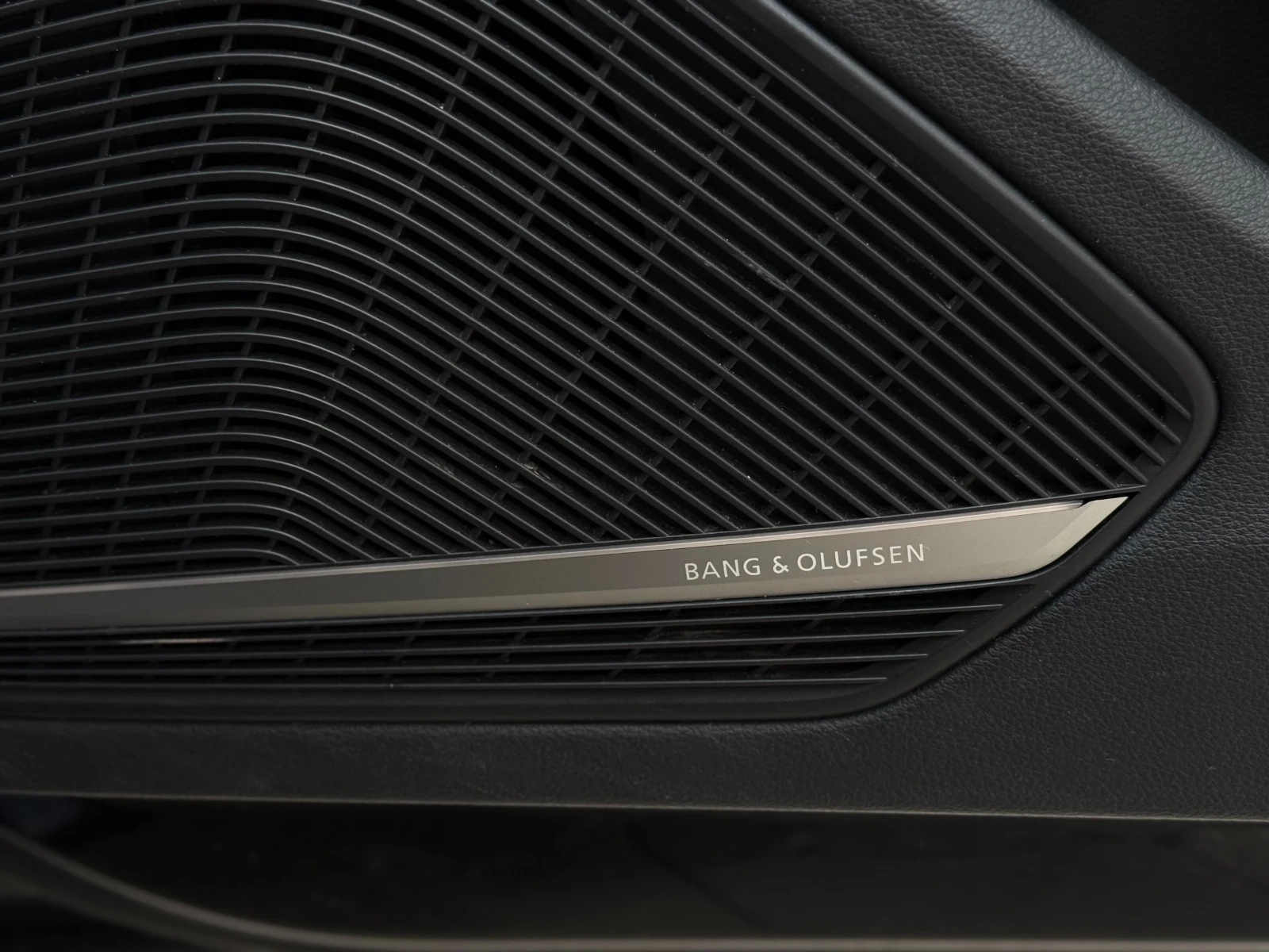 Audi S4 QUTTRO/354HP/360/BLACKOPTIC-RS/KLESS/PANO/MASSAGE, снимка 15 - Автомобили и джипове - 54817783