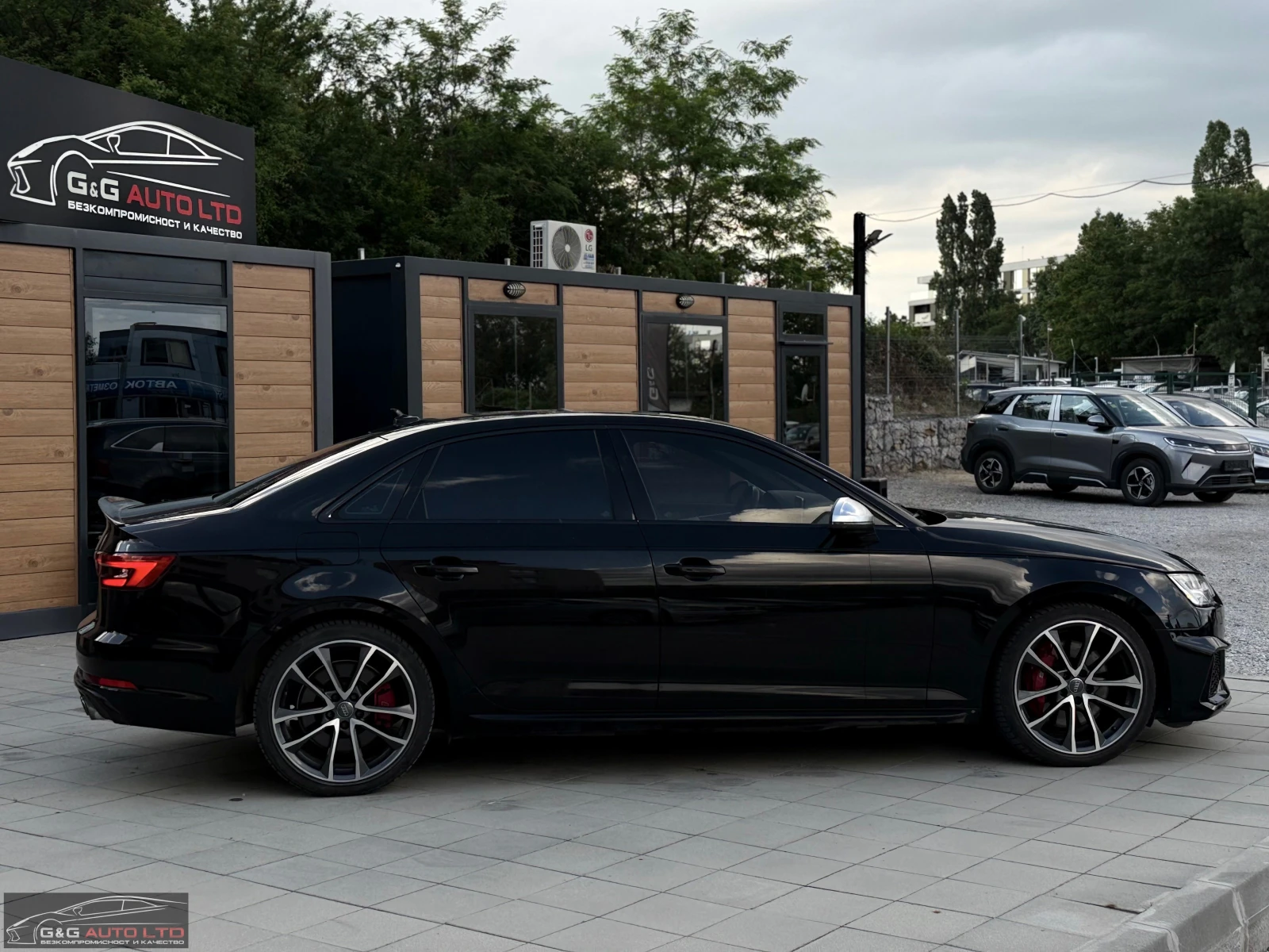 Audi S4 QUTTRO/354HP/360/BLACKOPTIC-RS/KLESS/PANO/MASSAGE, снимка 5 - Автомобили и джипове - 54817783