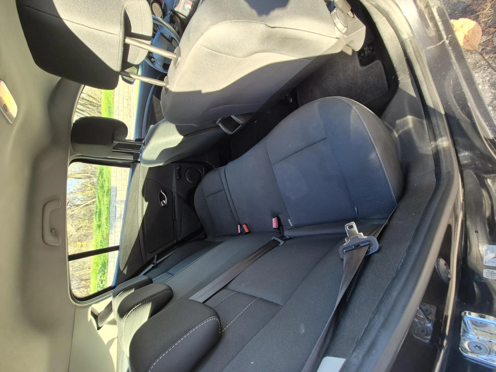 Renault Megane 1.5DCI, снимка 9 - Автомобили и джипове - 55413428