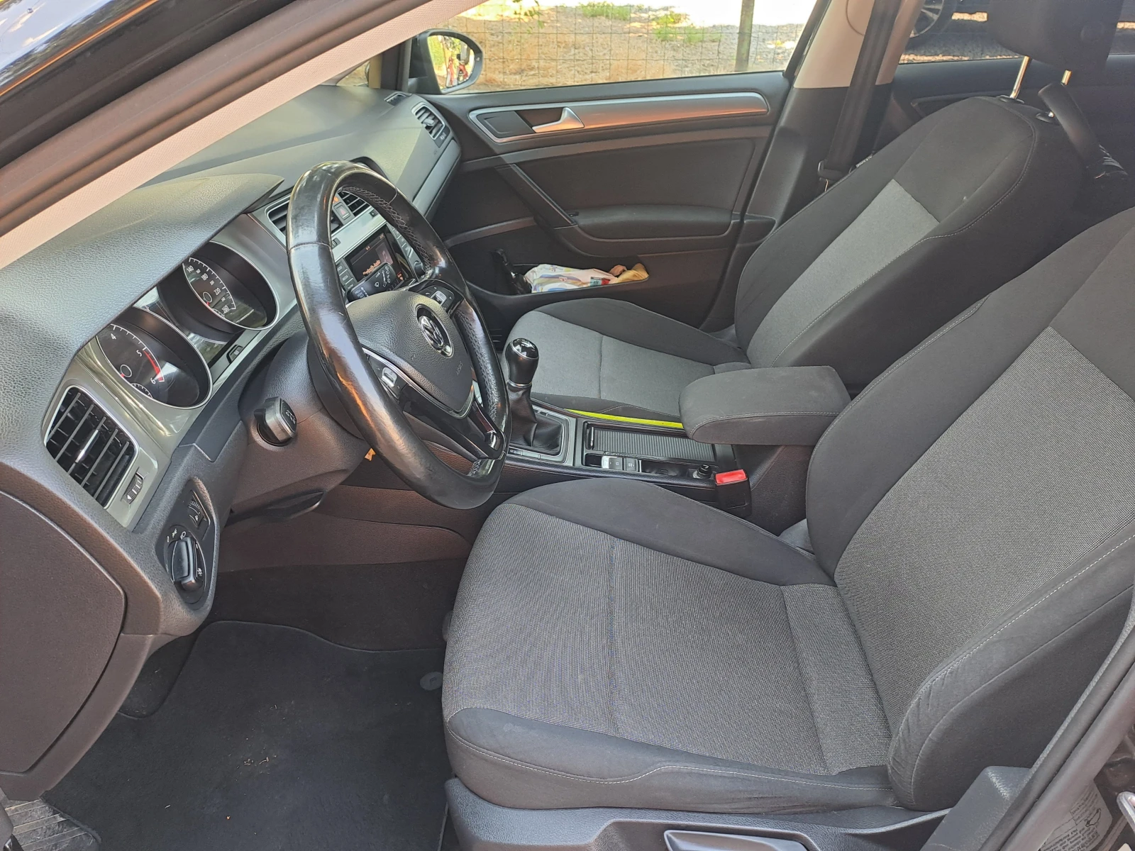 VW Golf 1.6 TDI, снимка 7 - Автомобили и джипове - 55559076