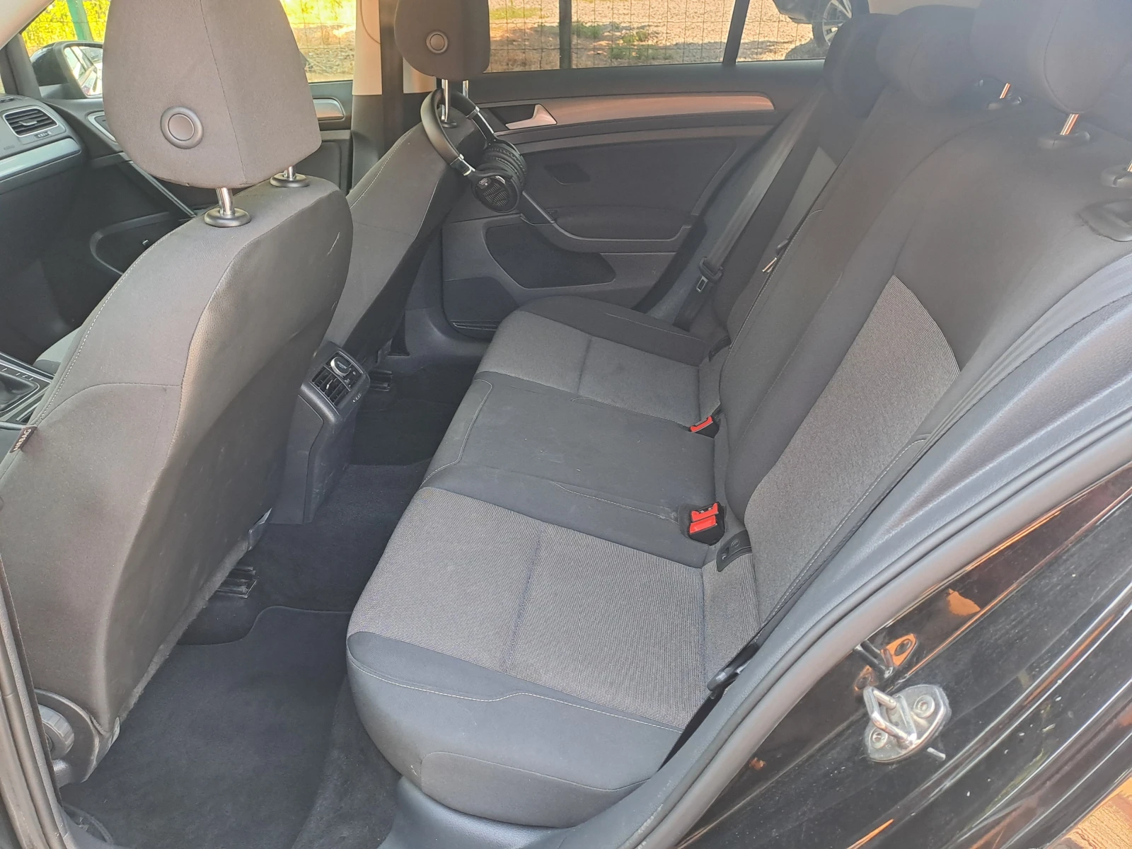 VW Golf 1.6 TDI, снимка 15 - Автомобили и джипове - 55559076