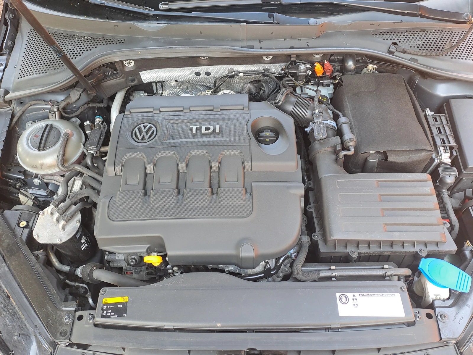 VW Golf 1.6 TDI, снимка 16 - Автомобили и джипове - 55559076