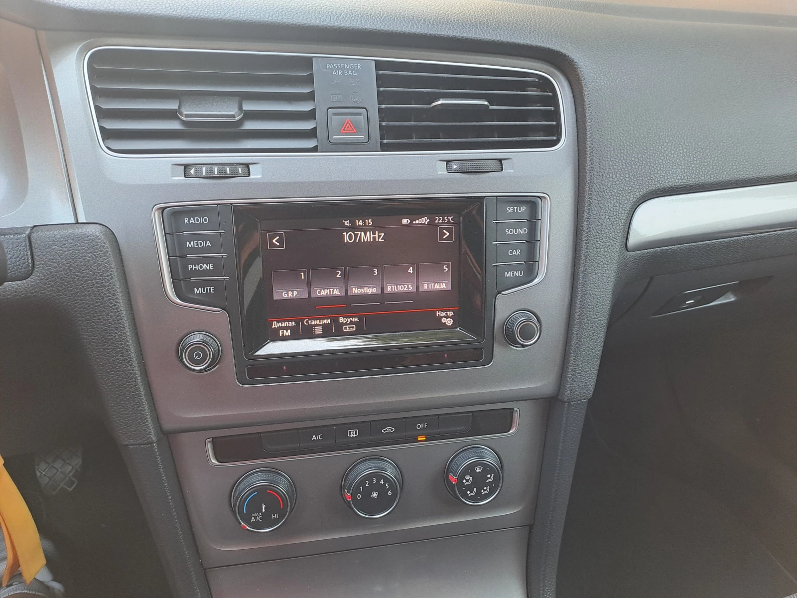 VW Golf 1.6 TDI, снимка 11 - Автомобили и джипове - 55559076