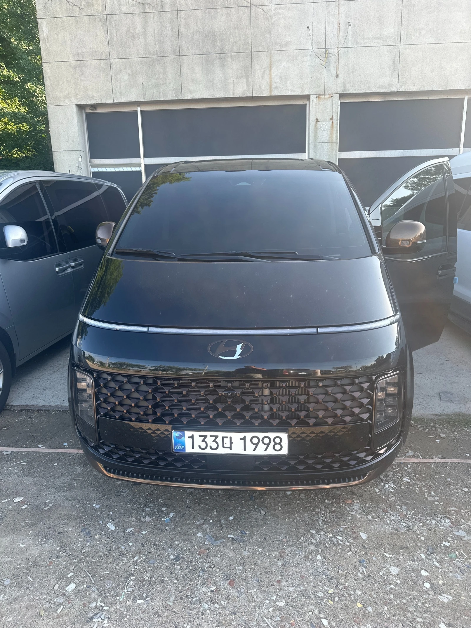 Hyundai Staria 1.6 HEV Inspiration* BLIND SPOT* 360* КРАЙНА ЦЕНА, снимка 3 - Автомобили и джипове - 55872550