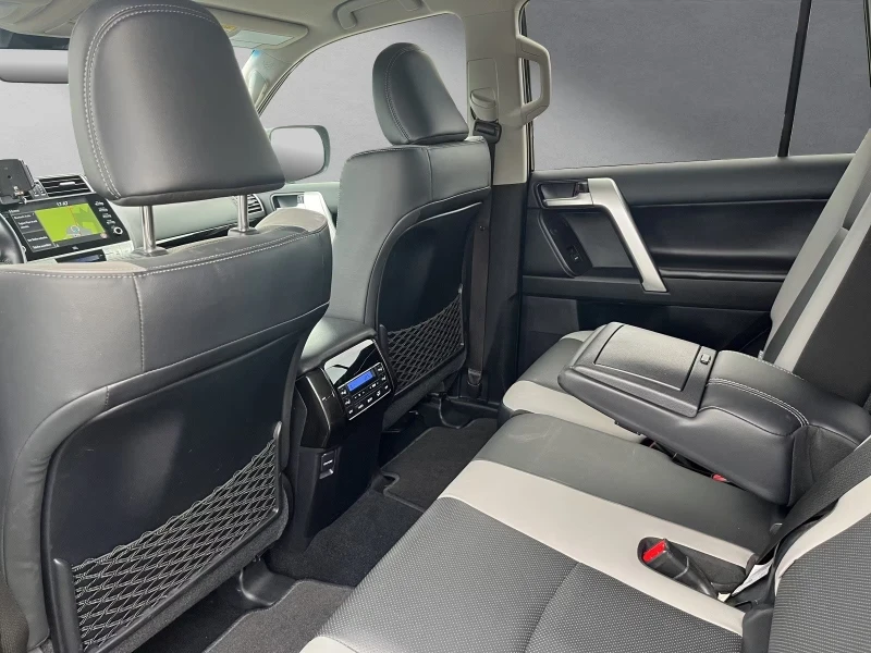 Toyota Land cruiser TEC-EDITION/204HP/360/AHK/NAVI/LED/KLESS/ACC/681g, снимка 14 - Автомобили и джипове - 53007548