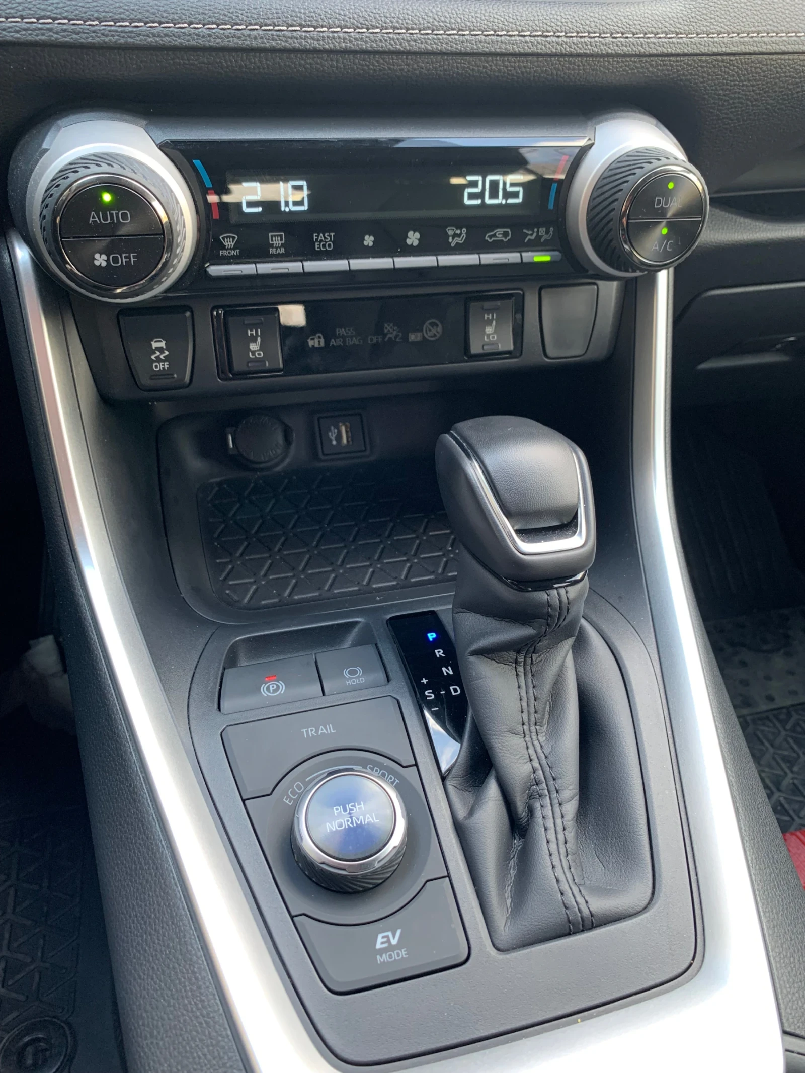 Toyota Rav4 HEV, снимка 12 - Автомобили и джипове - 54126939