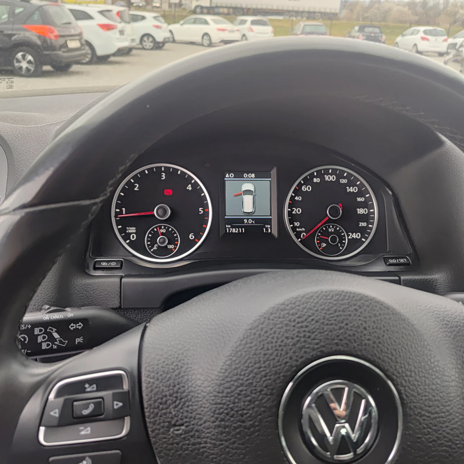 VW Tiguan 2.0TDI 140KS 4x4, снимка 10 - Автомобили и джипове - 54793795